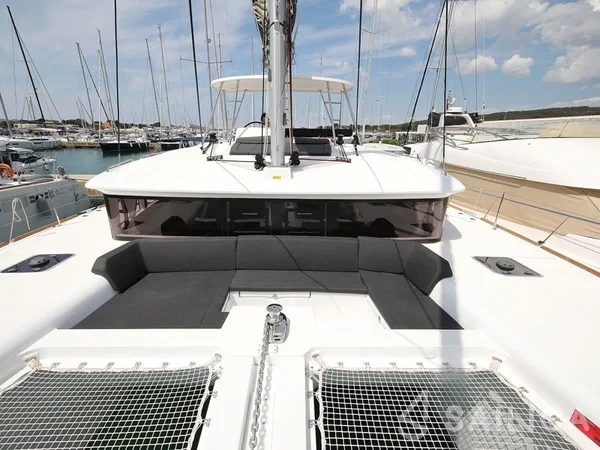 Lagoon 450  Flybridge - Yacht Charter Sailica