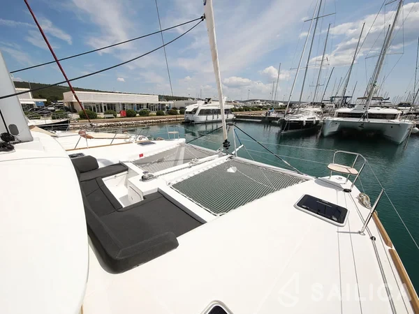 Lagoon 450  Flybridge - Yacht Charter Sailica