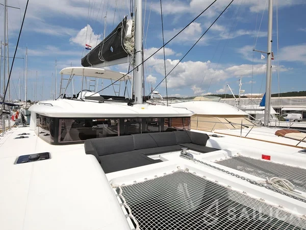 Lagoon 450  Flybridge - Yacht Charter Sailica