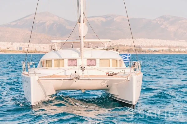 Lagoon 380 - Yacht Charter Sailica