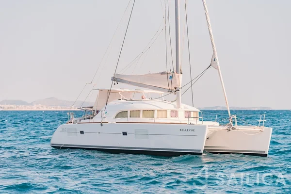 Lagoon 380 - Yacht Charter Sailica