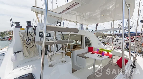 Lagoon 380 - Yacht Charter Sailica