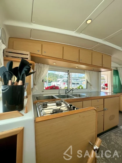 Lagoon 440 - Yacht Charter Sailica