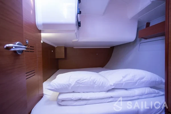 Dufour 412 GL - Yacht Charter Sailica