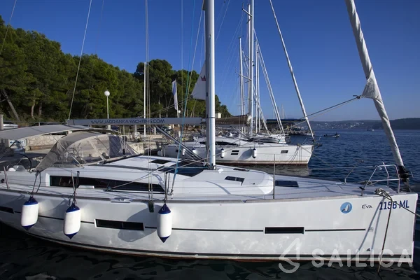 Dufour 412 GL - Yacht Charter Sailica