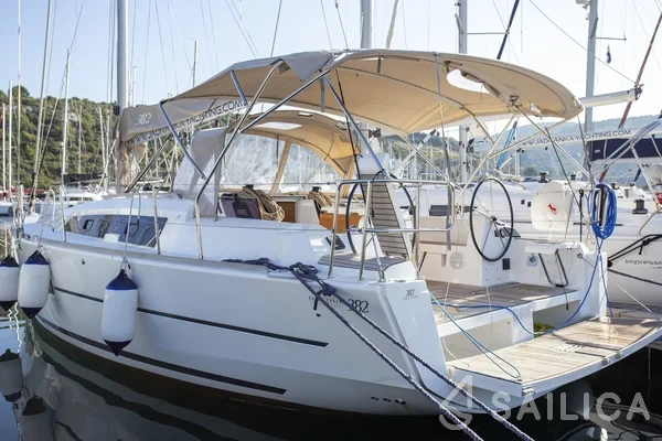 Dufour 382 GL - Yacht Charter Sailica