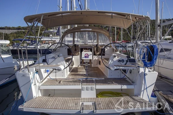 Dufour 382 GL - Yacht Charter Sailica