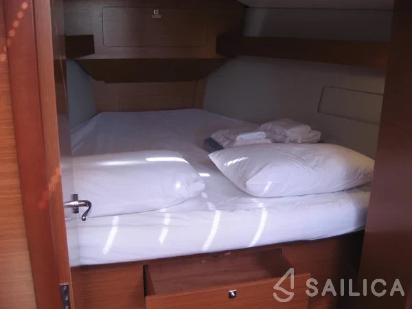 Dufour 382 GL - Yacht Charter Sailica