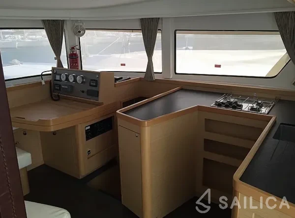 Lagoon 42 - Yacht Charter Sailica