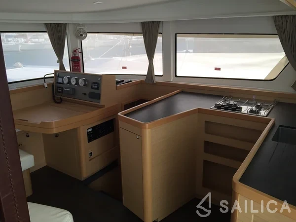 Lagoon 42 - Yacht Charter Sailica