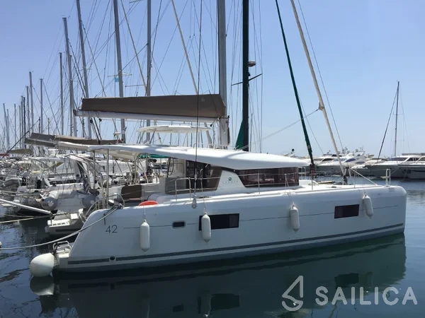 Lagoon 42 - Yacht Charter Sailica
