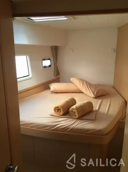 Lagoon 42 - Yacht Charter Sailica