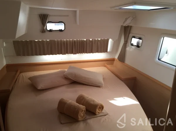 Lagoon 42 - Yacht Charter Sailica
