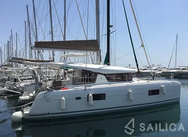 Lagoon 42 - Yacht Charter Sailica
