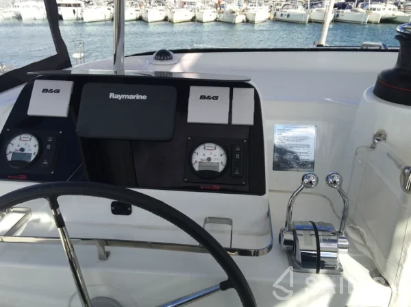 Lagoon 42 - Yacht Charter Sailica