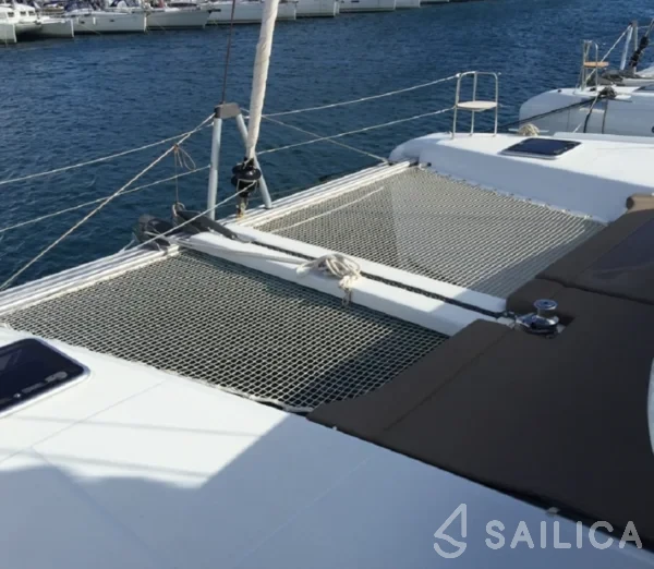 Lagoon 42 - Yacht Charter Sailica