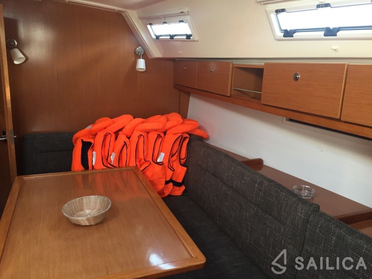 Bavaria 40 Cruiser S - Yacht Charter Sailica