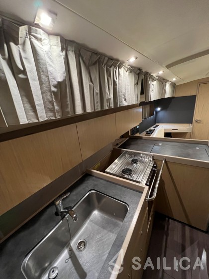 Oceanis 41.1 - Yacht Charter Sailica