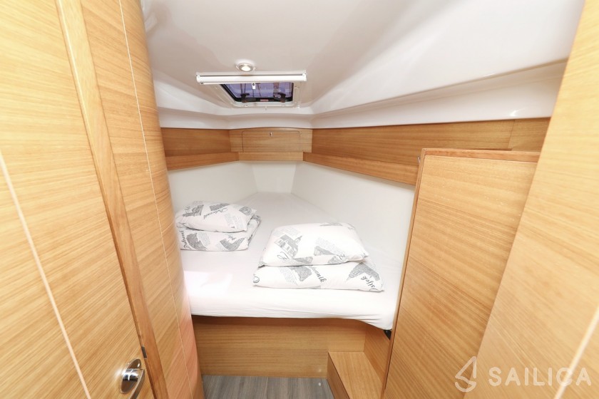 Elan Impression 40.1 - Yacht Charter Sailica