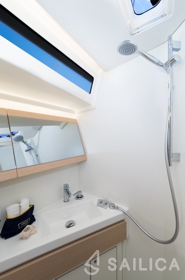 Oceanis 46.1 - Yacht Charter Sailica