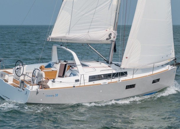 Oceanis 38.1 - Yacht Charter Sailica