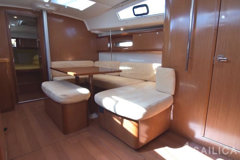 Oceanis 40 - Yacht Charter Sailica