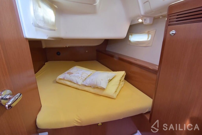 Oceanis 40 - Yacht Charter Sailica