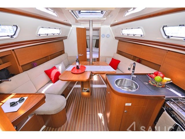 Hanse 325 - Yacht Charter Sailica