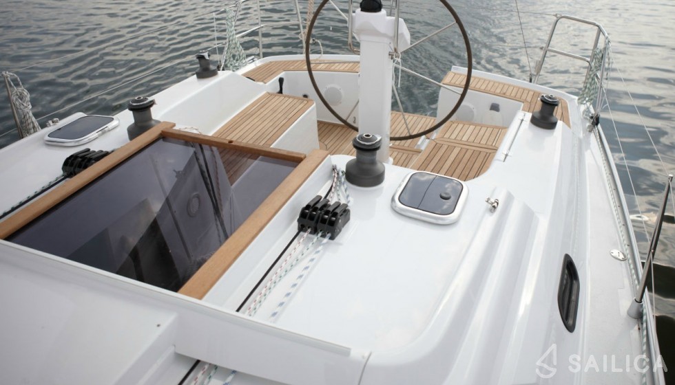 Hanse 325 - Yacht Charter Sailica