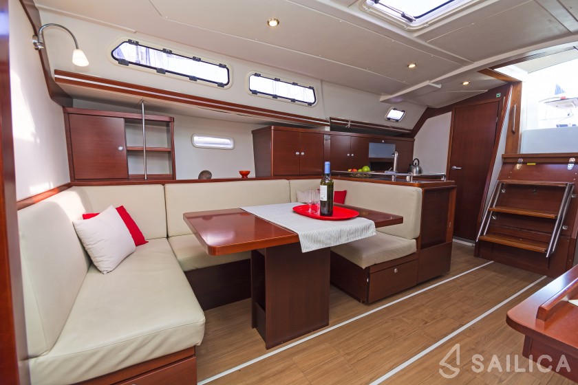 Hanse 430e - Yacht Charter Sailica