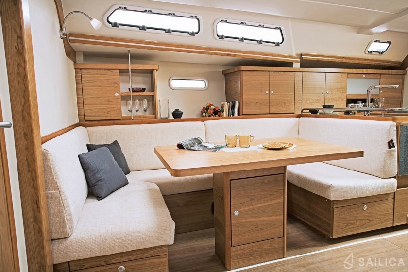 Hanse 430e - Yacht Charter Sailica