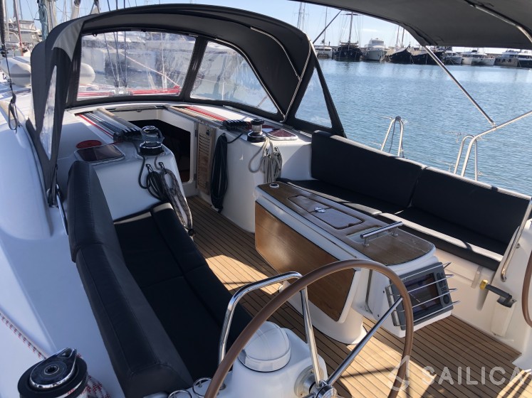 Oceanis 54 - Yacht Charter Sailica