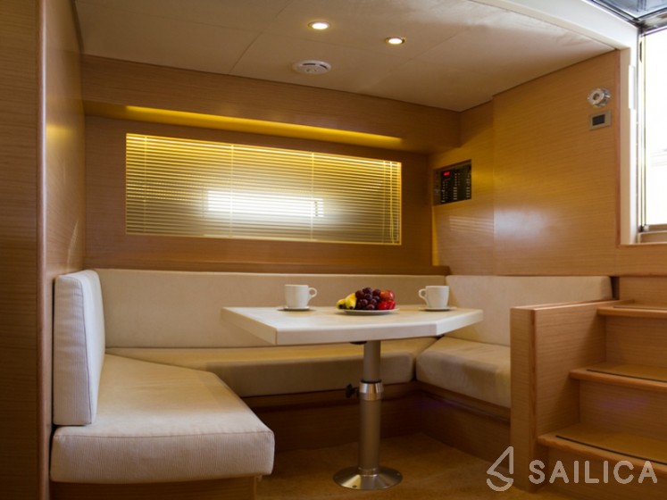 Cyrus 13.8 - Yacht Charter Sailica