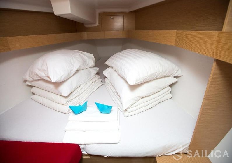 Elan 350 - Yacht Charter Sailica