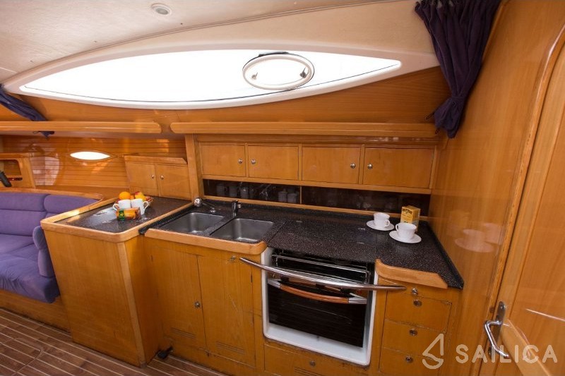 Feeling 44 - Yacht Charter Sailica