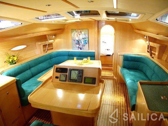 Feeling 44 - Yacht Charter Sailica