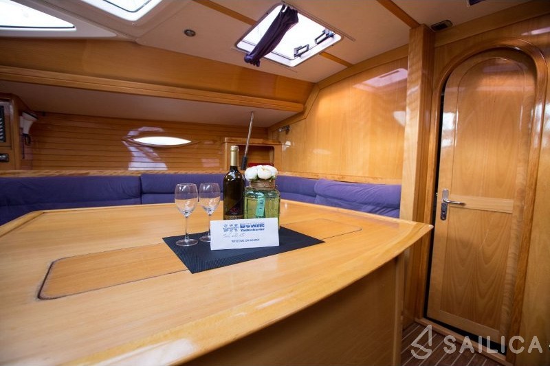 Feeling 44 - Yacht Charter Sailica