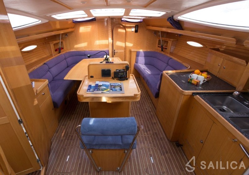Feeling 44 - Yacht Charter Sailica