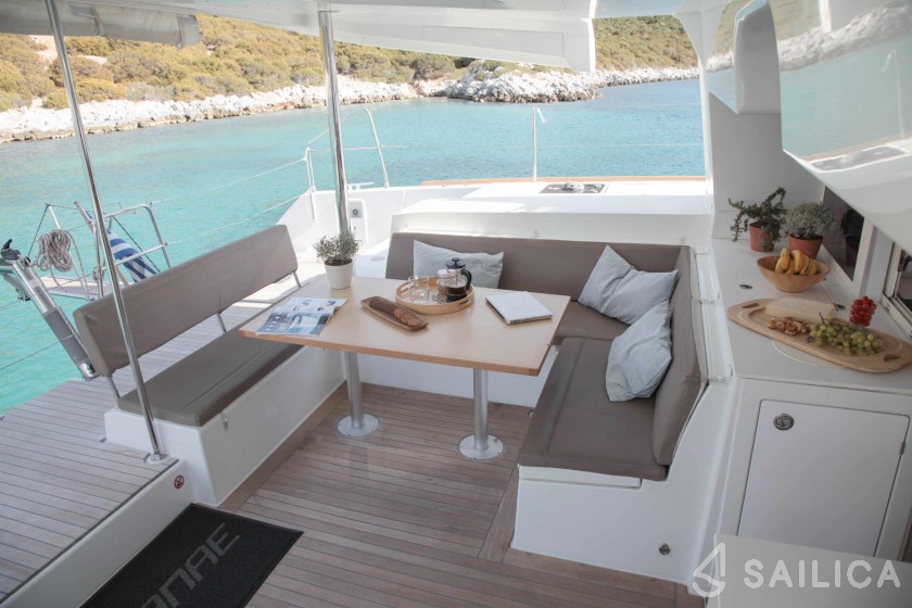 Lagoon 450  Flybridge - Yacht Charter Sailica