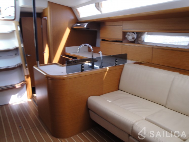 Jeanneau 53 - Yacht Charter Sailica