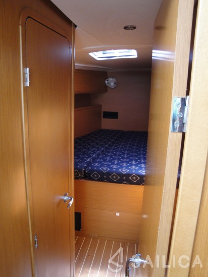 Jeanneau 53 - Yacht Charter Sailica