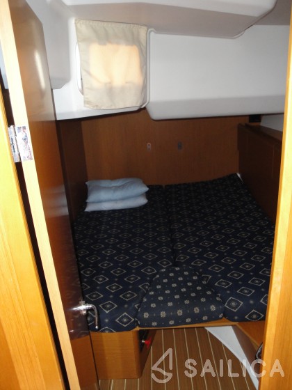 Jeanneau 53 - Yacht Charter Sailica