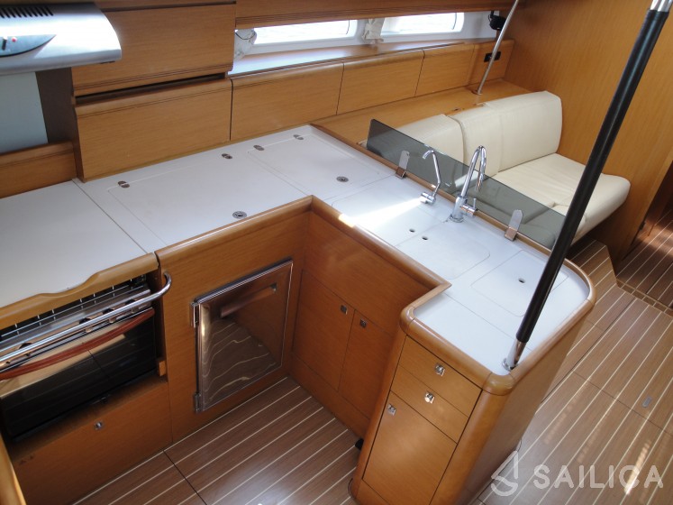 Jeanneau 53 - Yacht Charter Sailica