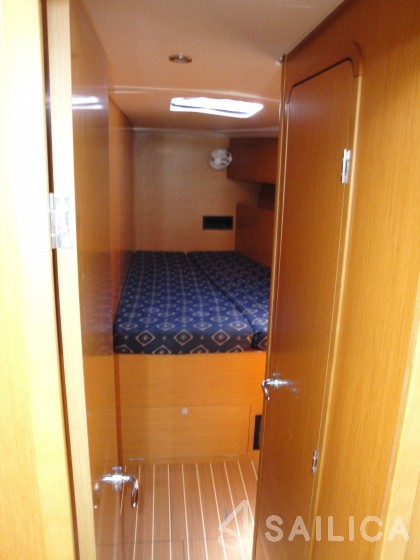 Jeanneau 53 - Yacht Charter Sailica