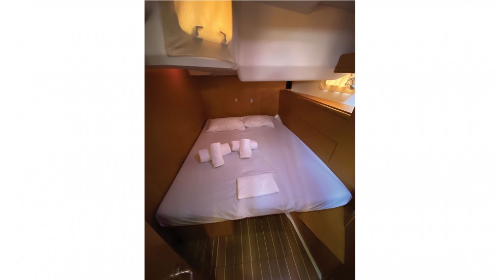 Jeanneau 53 - Yacht Charter Sailica