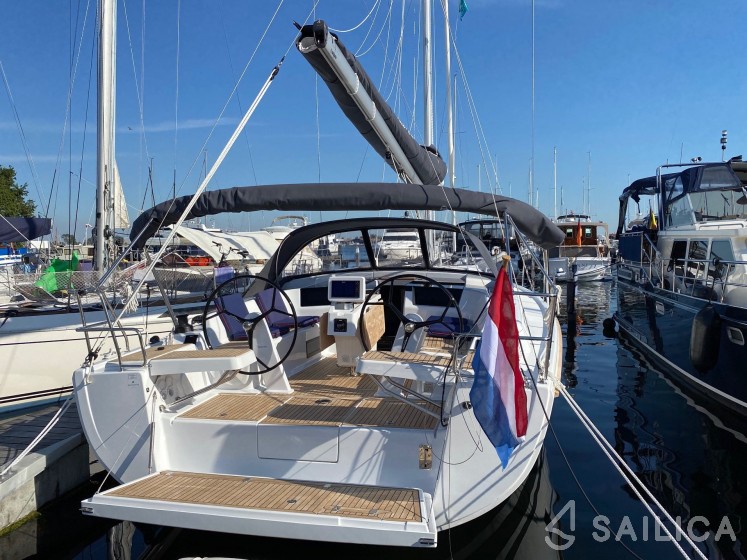 Hanse 418 - Yacht Charter Sailica