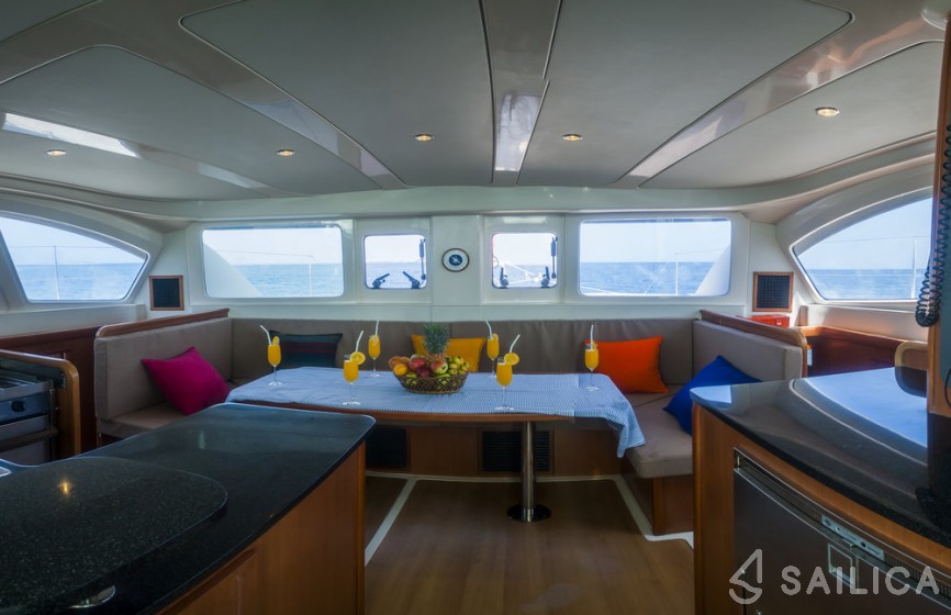 Leopard 384 - 4 + 2 cab. - Yacht Charter Sailica