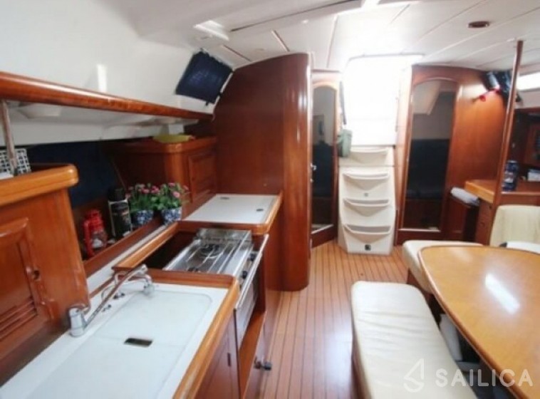 Oceanis 393 Clipper - Yacht Charter Sailica