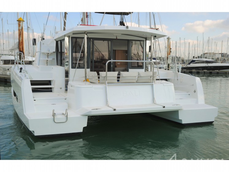 Bali 4.1 - 4 + 1 cab. - Yacht Charter Sailica