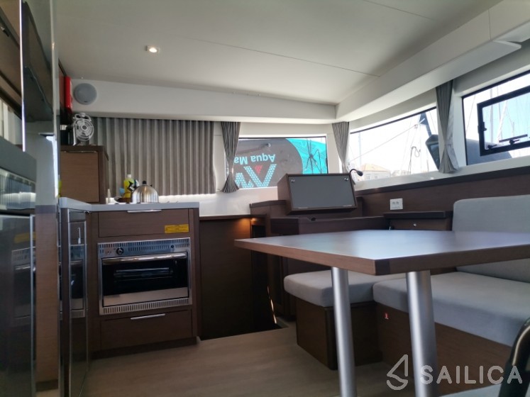 Lagoon 40 - Yacht Charter Sailica